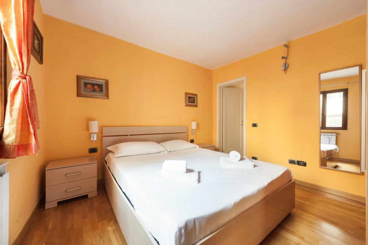 Like A Local In Oltrarno Apartment Florence Luaran gambar
