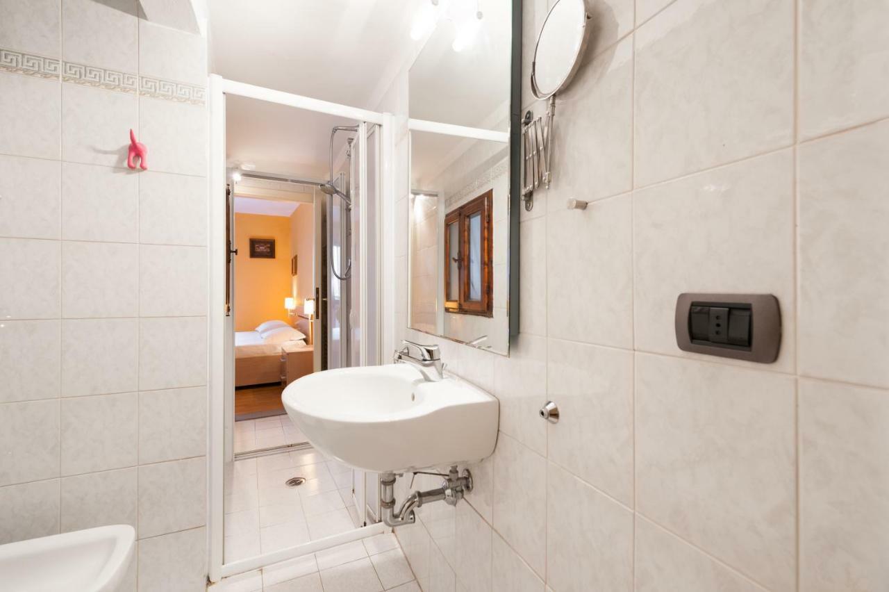 Like A Local In Oltrarno Apartment Florence Luaran gambar